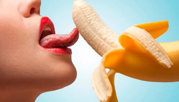 женщина и банан